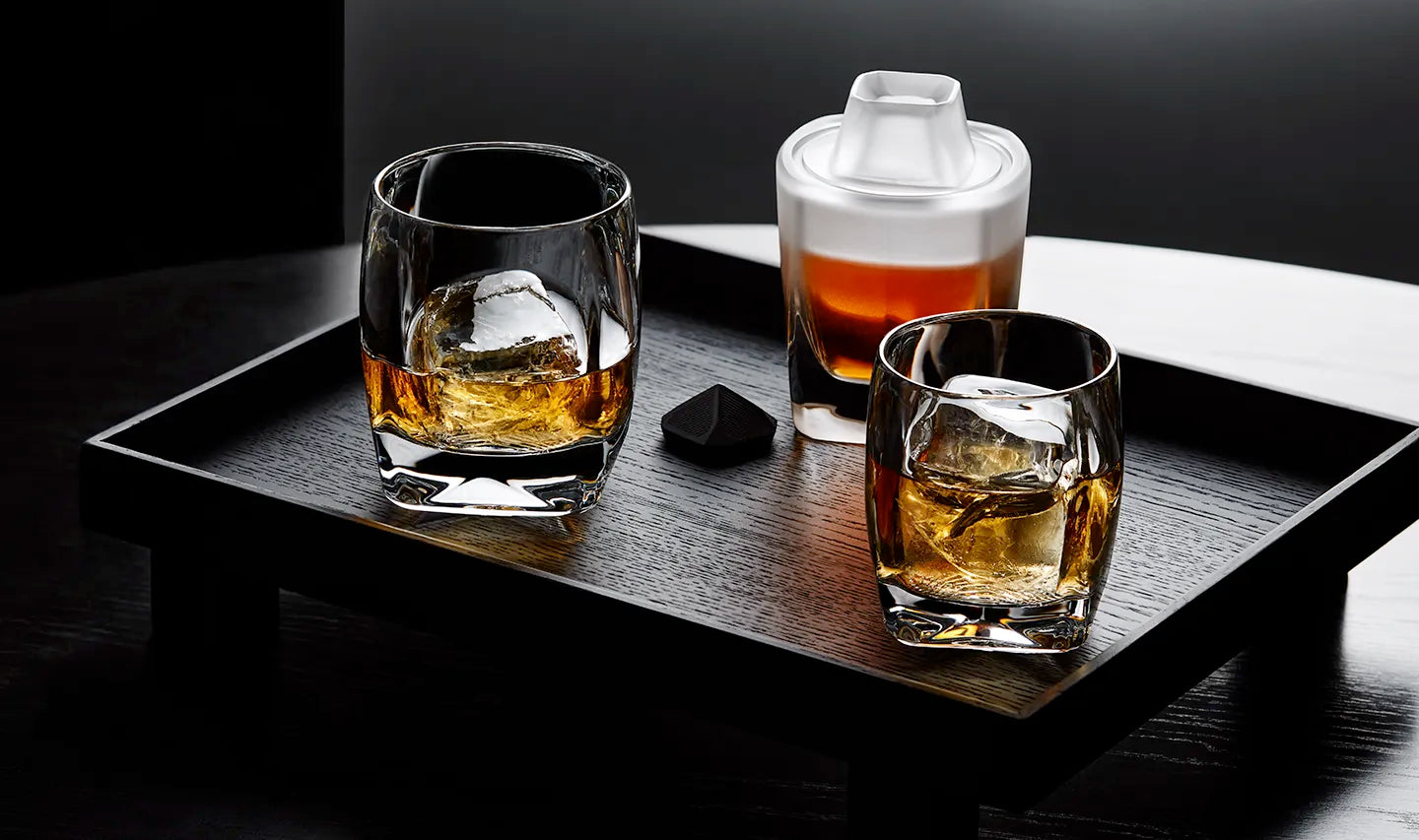 Non-leaded crystal tumbler available in two sizes for whisky on the rocks or crafted cocktails.