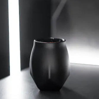 The Norlan Whisky Glass VAILD (Black) set in a futuristic monochrome setting. 